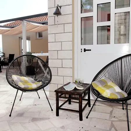 Viki Apartment *